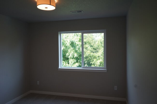 Building Photo - 7404 NE 136th Ave