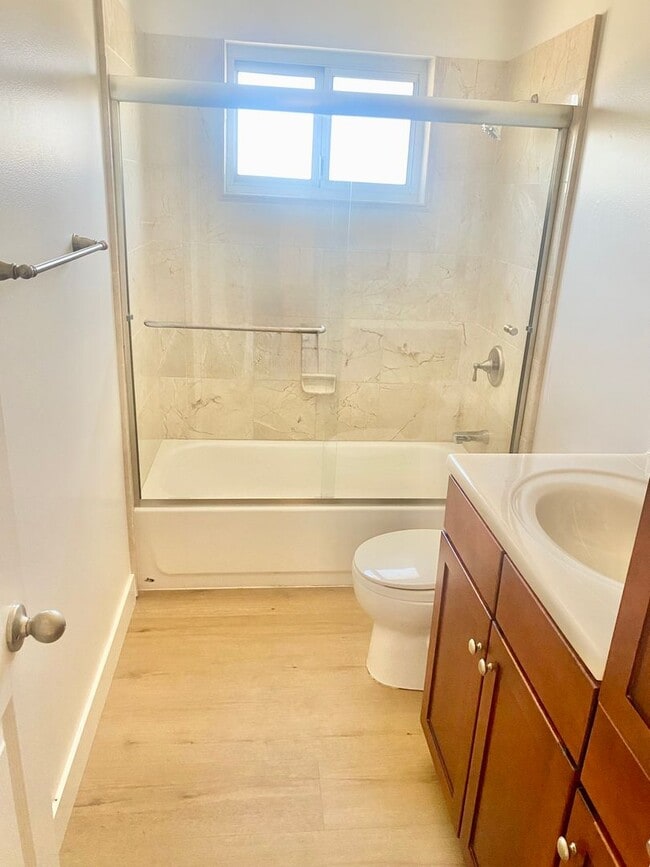 Building Photo - Castro Valley 2BD/1.5BA, 2 Story Duplex with Shared Garage