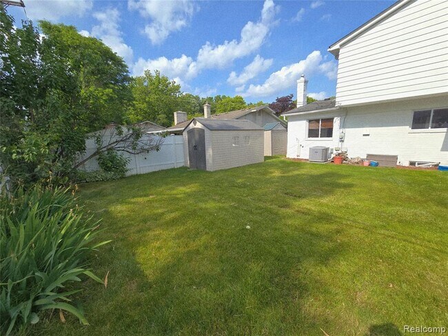 Building Photo - 18041 Fairway