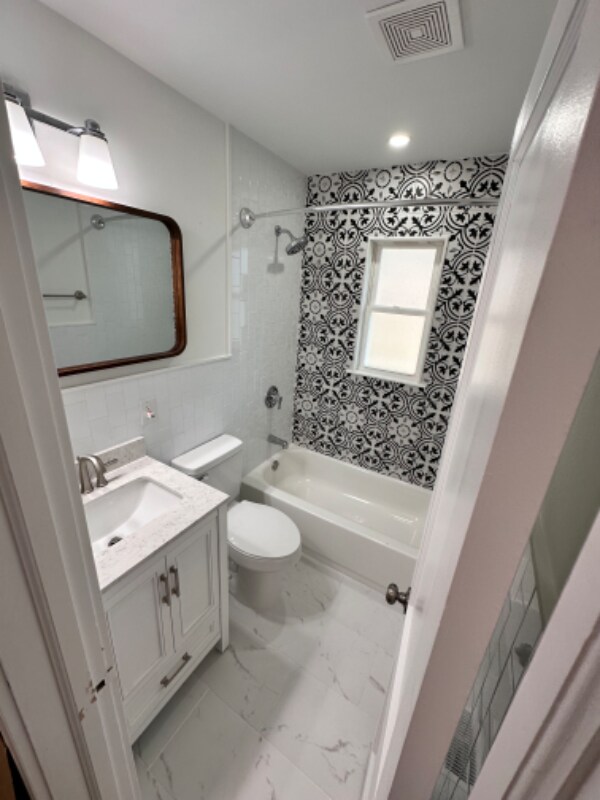 Building Photo - 1300 Hill St