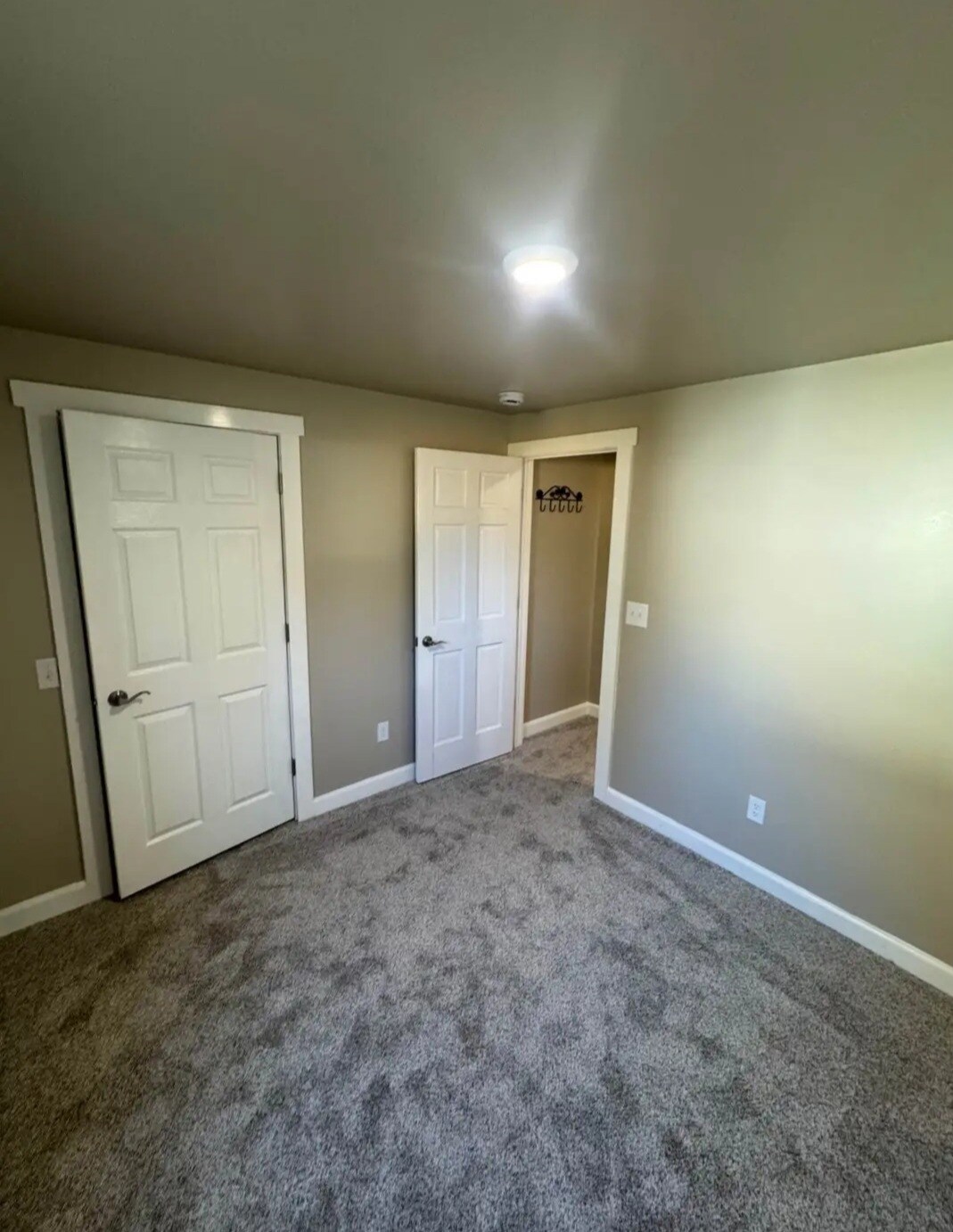 Building Photo - 1026 S 3rd Ave