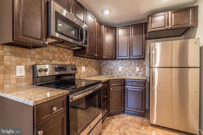 Building Photo - 2227 N Park Ave