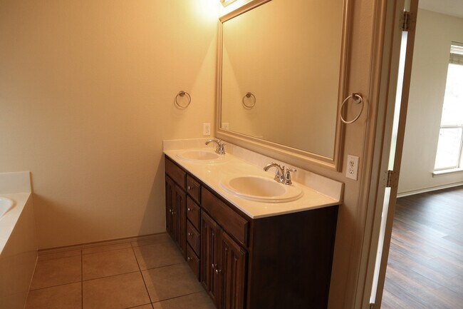 Building Photo - 2245 Laurel Forest Dr