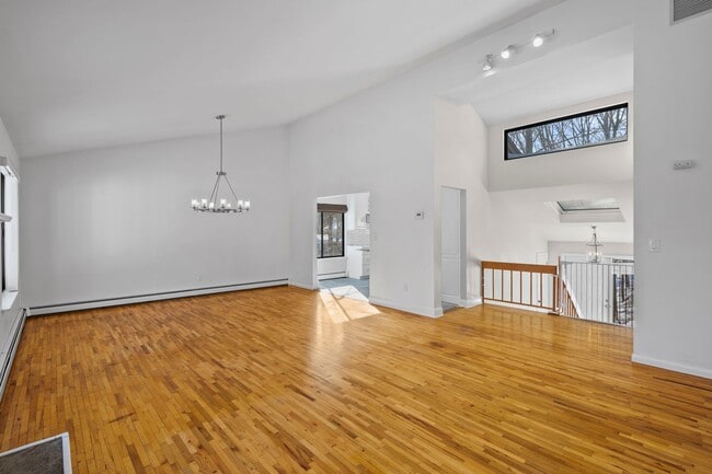 Building Photo - 4-bedroom 2.5-bath home in Cortlandt Manor