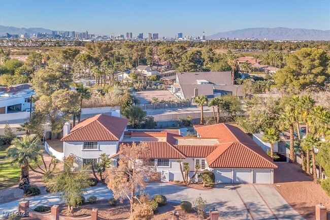 Primary Photo - 2868 Vista Del Sol Ave