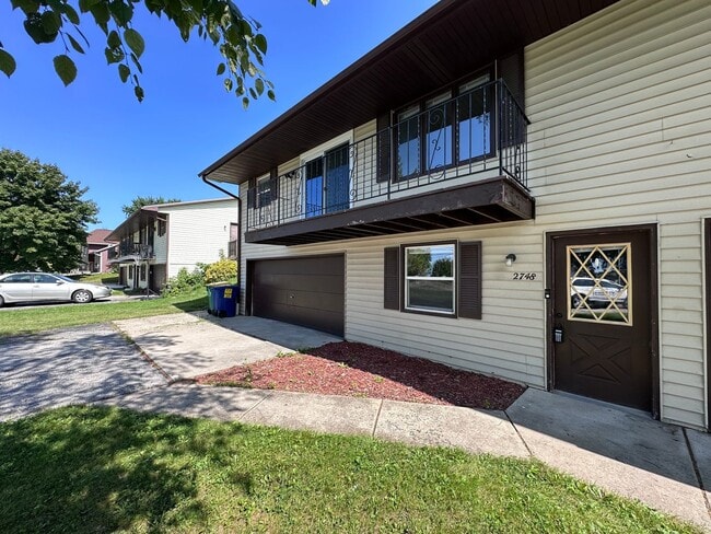 Building Photo - 2746 Nicolet Dr