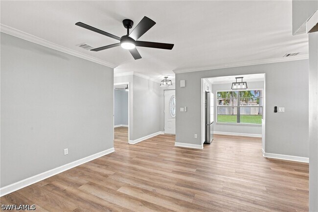 Building Photo - 646 SE 12th Ct
