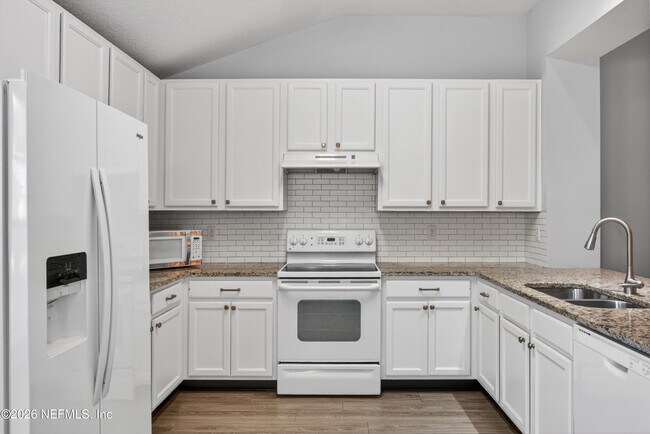 Building Photo - 6377 Island Forest Dr