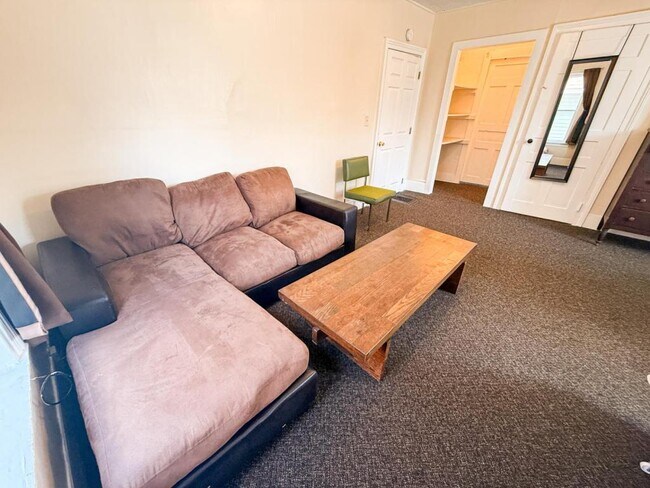 Building Photo - 422-424 E State St Ithaca