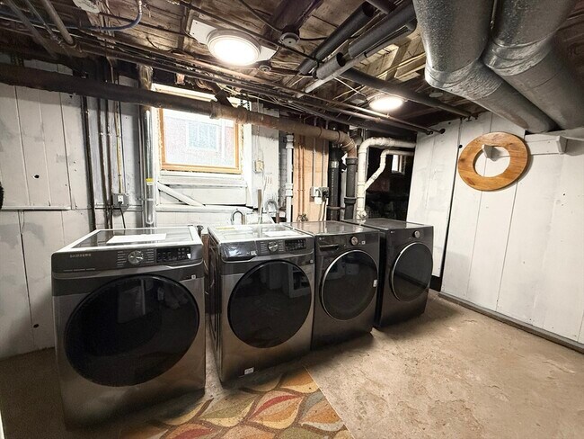 Building Photo - 60 Park St