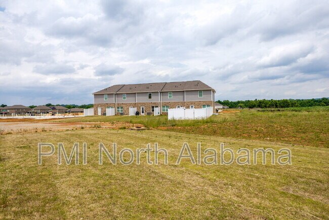 Building Photo - 7574 Discovery Pt Dr NW