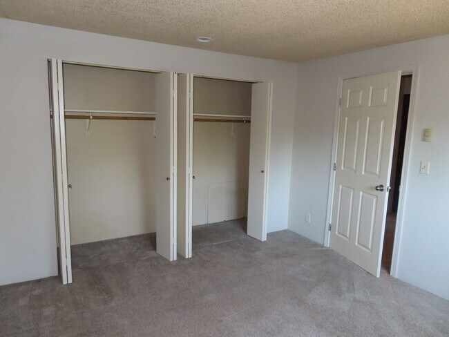 Building Photo - 219S40th - FH