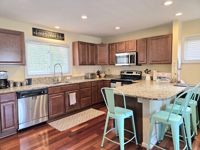 Building Photo - 108 N Gladden St