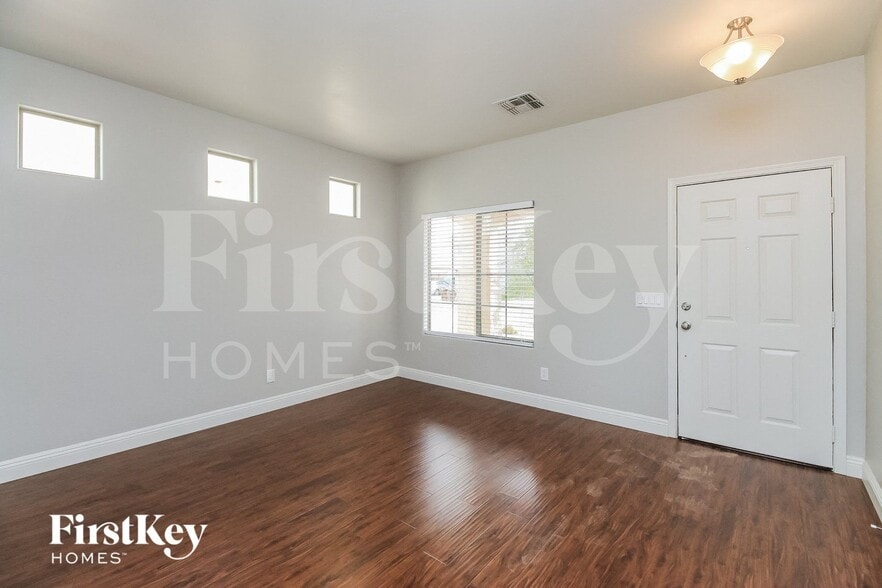 Building Photo - 1252 W Vineyard Plains Dr