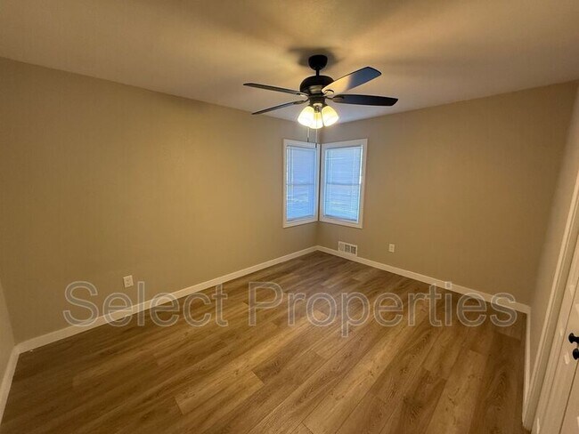 Building Photo - 2303 Circle