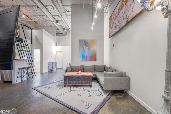 Building Photo - 174 Chester Ave SE