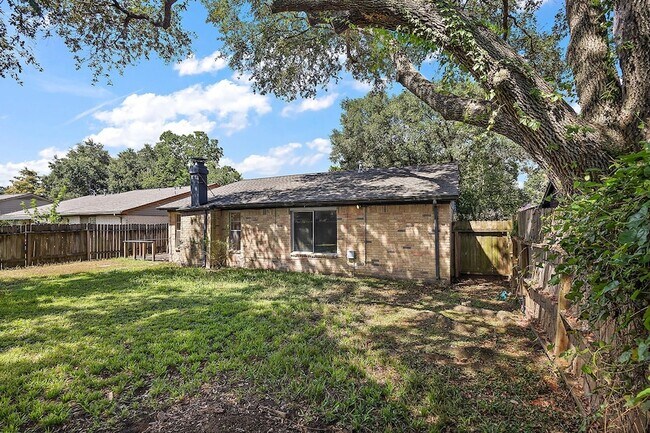 Building Photo - 22307 Red River Dr