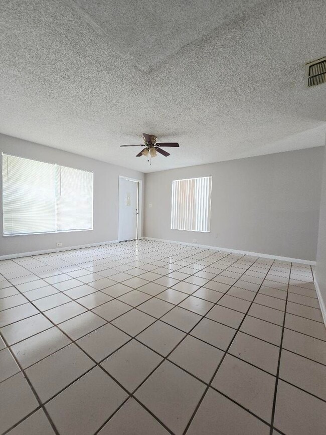 Building Photo - 1710 E Breezy Ln