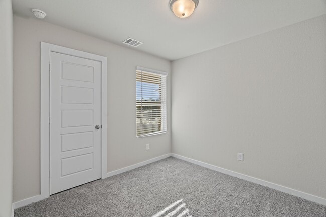 Building Photo - 2014 Darlington Oak Dr