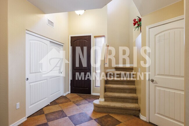 Building Photo - Beautiful Home with a POOL Service Included