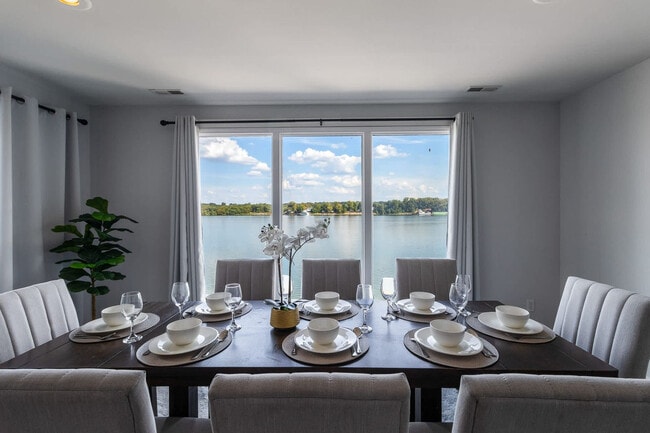 Building Photo - 301 S Front St