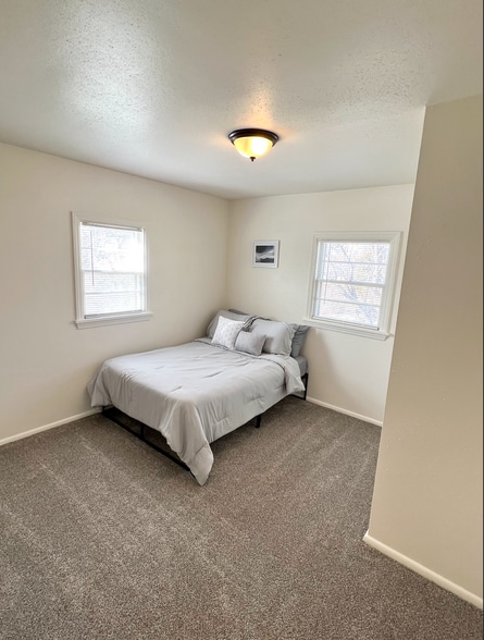 Building Photo - 622 27th St N