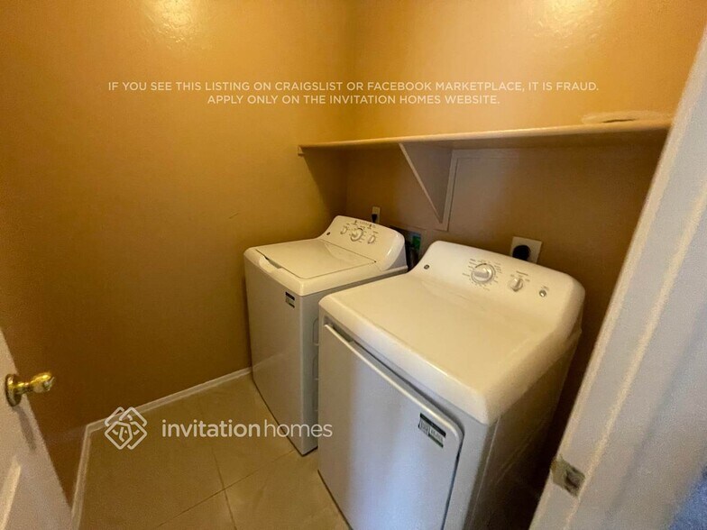 Building Photo - 1323 S 121st Ln