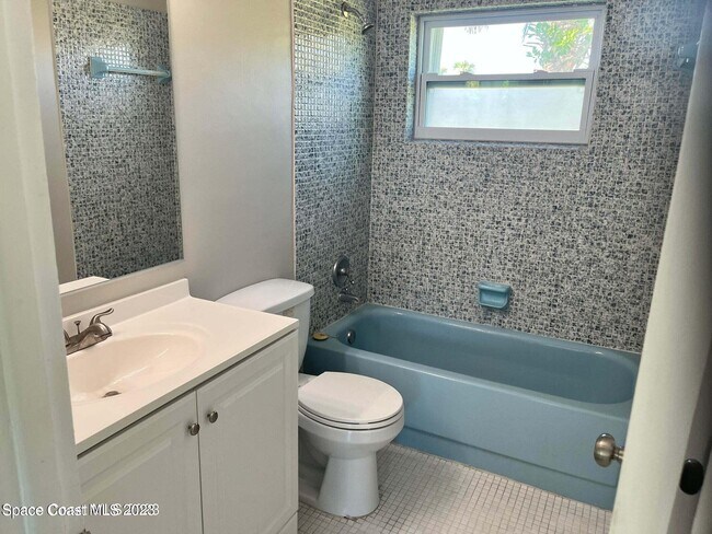 Building Photo - 2170 Emerald Ct