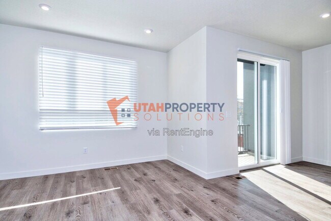 Building Photo - 1047 W 400 S