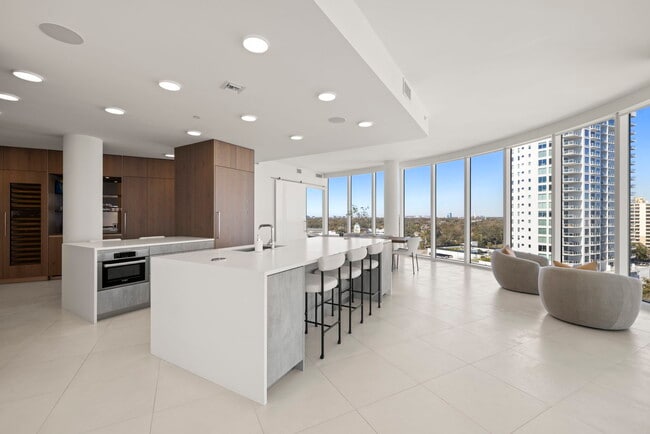 Building Photo - 2900 W Bay to Bay Blvd