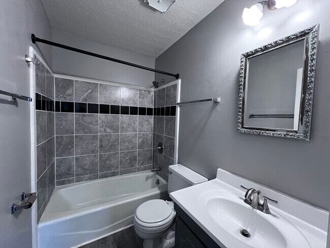 Building Photo - 7400 Barberry Ct