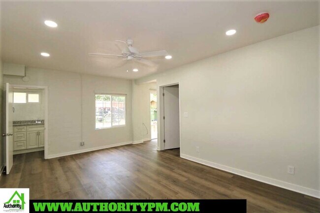 Building Photo - 1907 Grace Ave