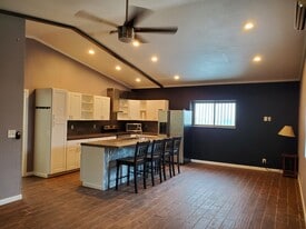 Building Photo - 2701 Blue Mound Rd W