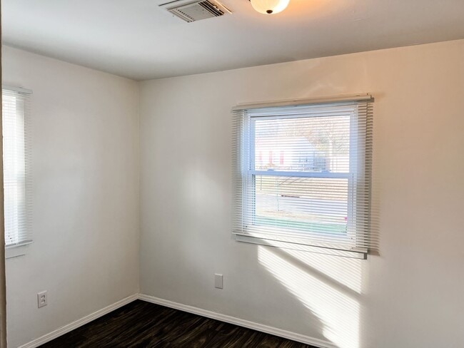 Building Photo - 3217 Niagara St