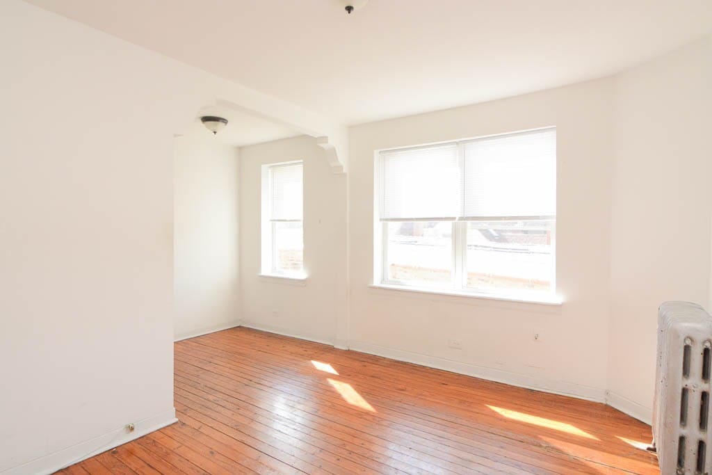 Building Photo - 4060 N Kenmore Ave