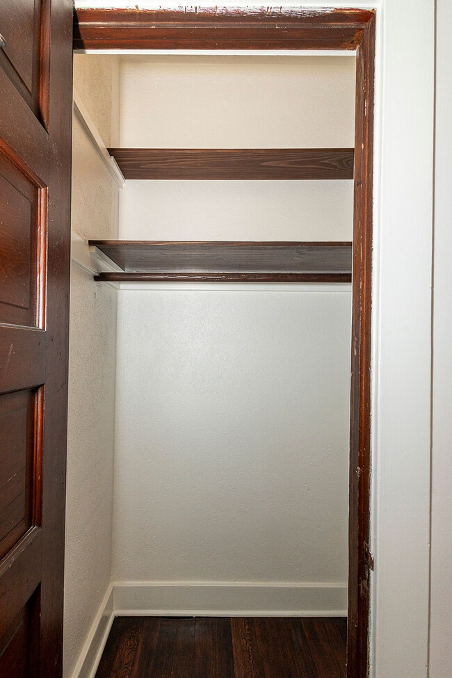 Building Photo - 1616 Bridge St