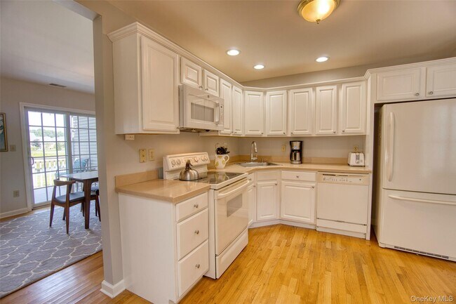 Building Photo - 208 Cinnamon Cir