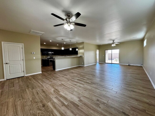 Building Photo - Very Clean Newer Mohave Valley Home