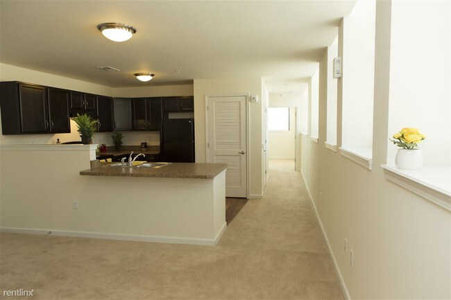 Building Photo - 41 E Park Dr