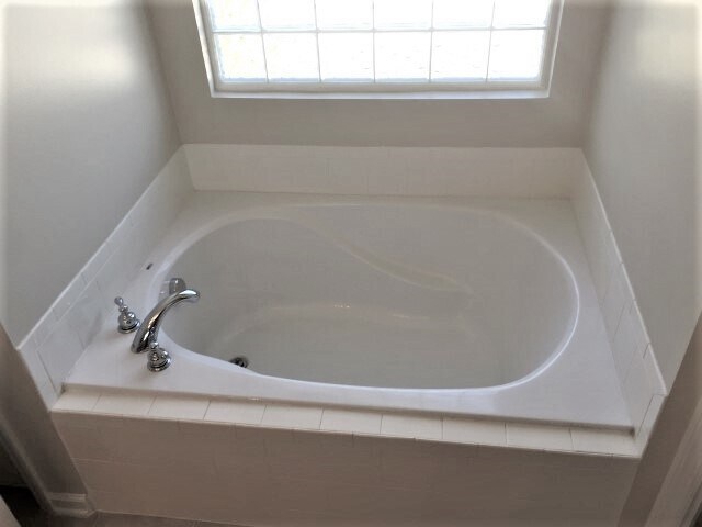 Building Photo - 304 N Hidden Tree Dr