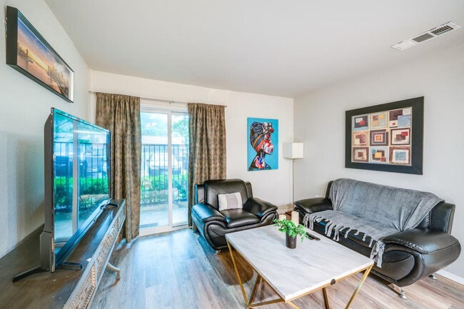 Building Photo - 6900 Skillman St