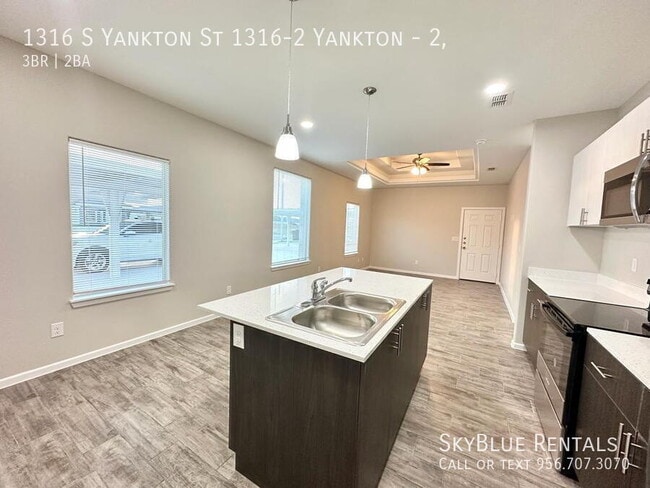 Building Photo - 1316 S Yankton St