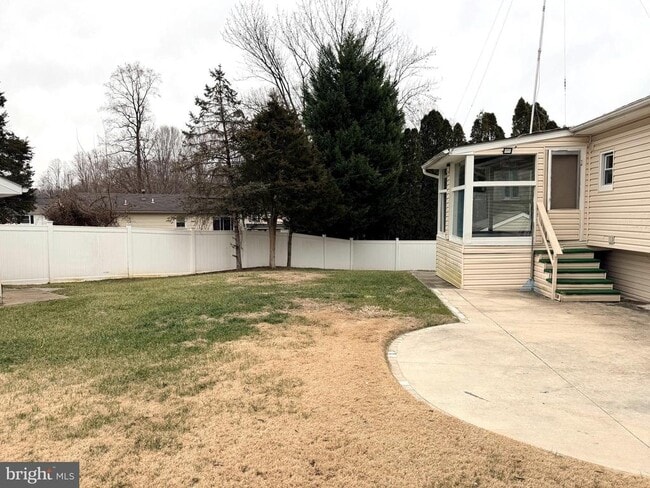 Building Photo - 5052 Lakeland Ct