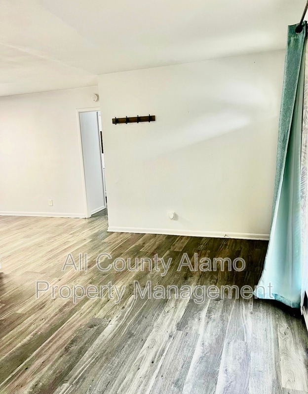 Building Photo - 4923 Creekmoor Dr