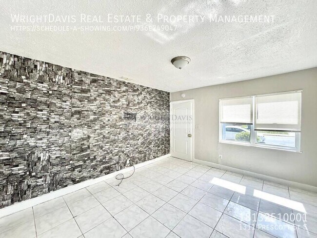 Building Photo - 1311 Prescott St S