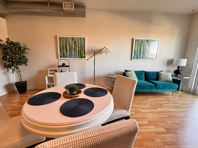 Building Photo - 889 Date St