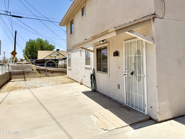 Building Photo - 407 Nichols Rd