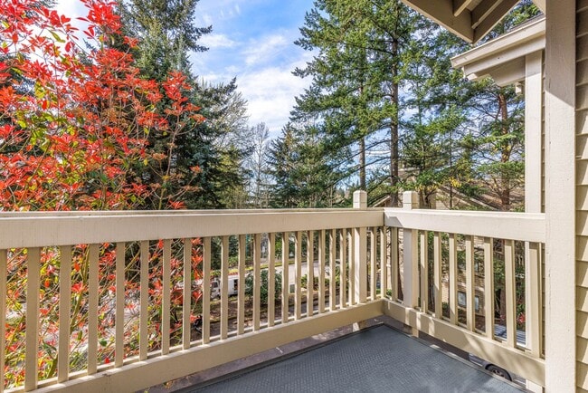 Building Photo - Newly updated 2 Bedroom 2 Bathroom Condo Near Downtown Kirkland- 1 free month!