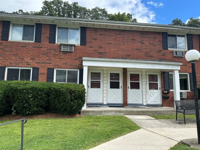 Building Photo - 65 Manor Dr