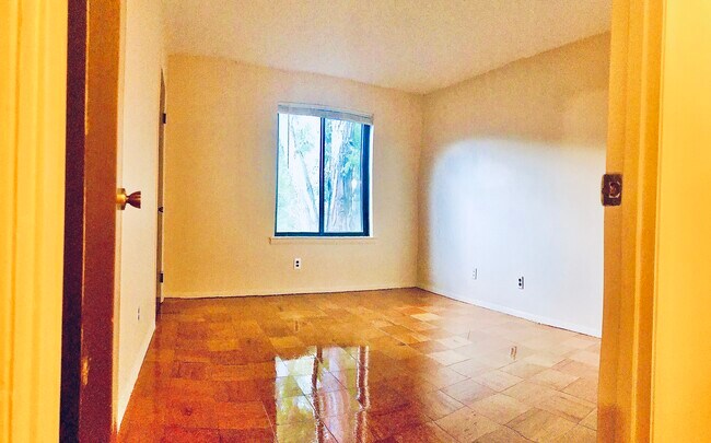 Building Photo - 125 Clubhouse Dr SW